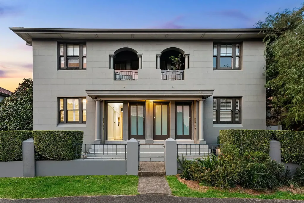 Kensington 2房 北向阳光庭院 公园近邻 Art Deco细节 Smeg厨房 低维护奢居 Elegant Art Deco Semi-Like Apartment with Parkfront Aspect