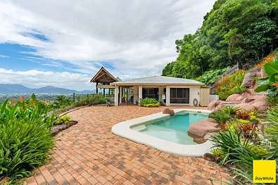 Kanimbla 5침실 VIEWS... PRIVACY... SPACE... TWO HOUSES... CLOSE TO THE CITY...YOUR OWN TROPICAL RESORT