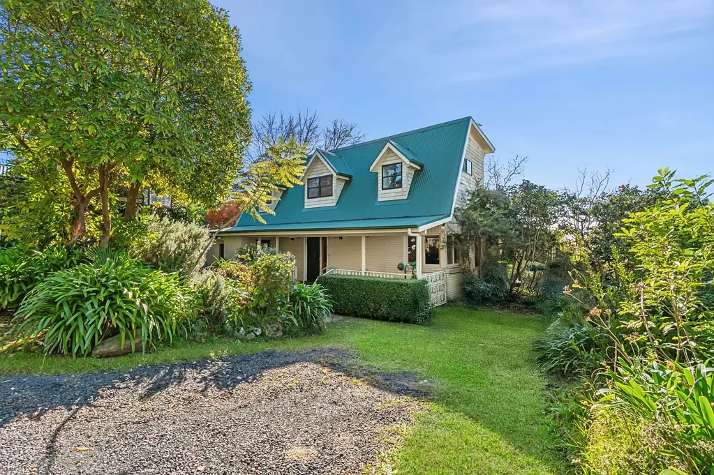 Kurrajong Heights 5 Bedroom A project with potential and panoramic views
