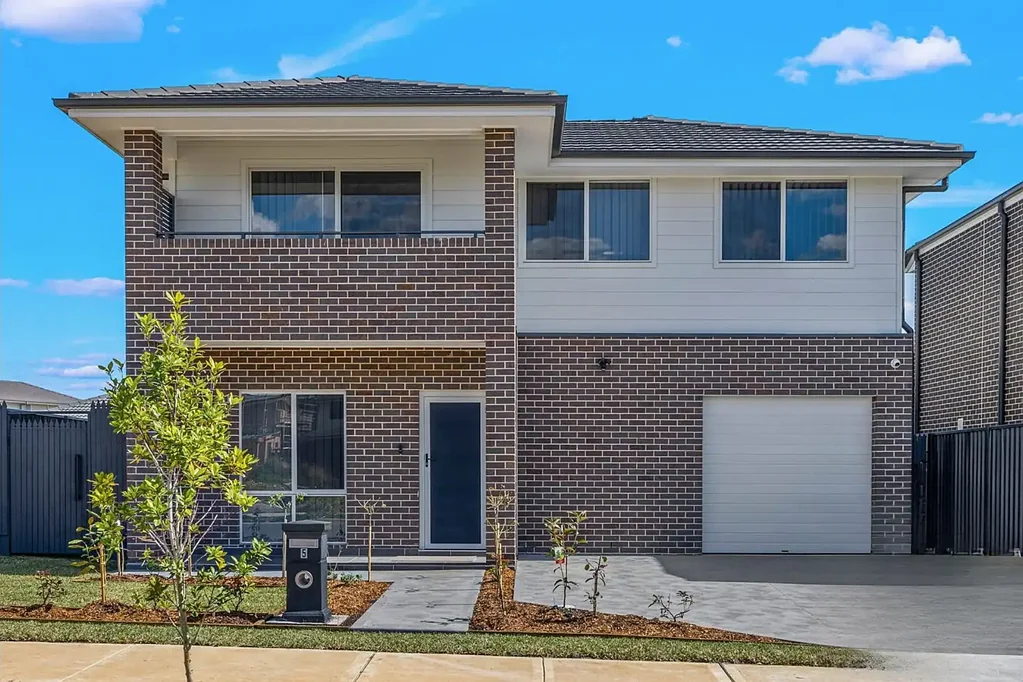 Step Into Luxury Living!