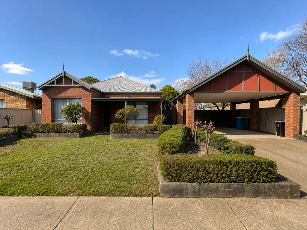 Lovely Family Home Close to Craigmuir Lake!