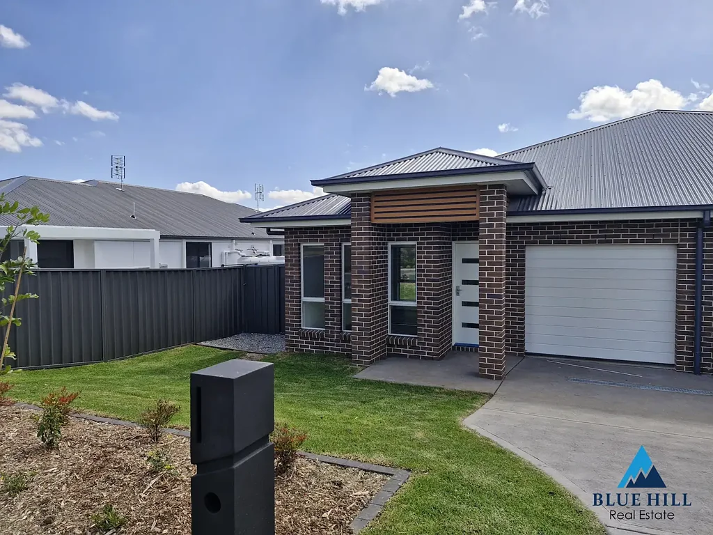 Brand New Modern 4 Bedroom Family Home | First Lease | Great Lochinvar Location with huge backyard