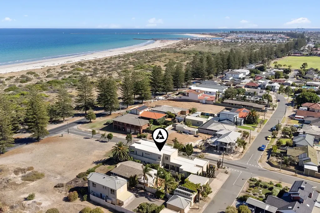 Taperoo 4 Bedroom Style. Sunsets. Serenity.