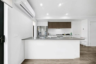 4 Selhurst Gr, Wyndham Vale, VIC 3024, 4房, 3浴, Townhouse