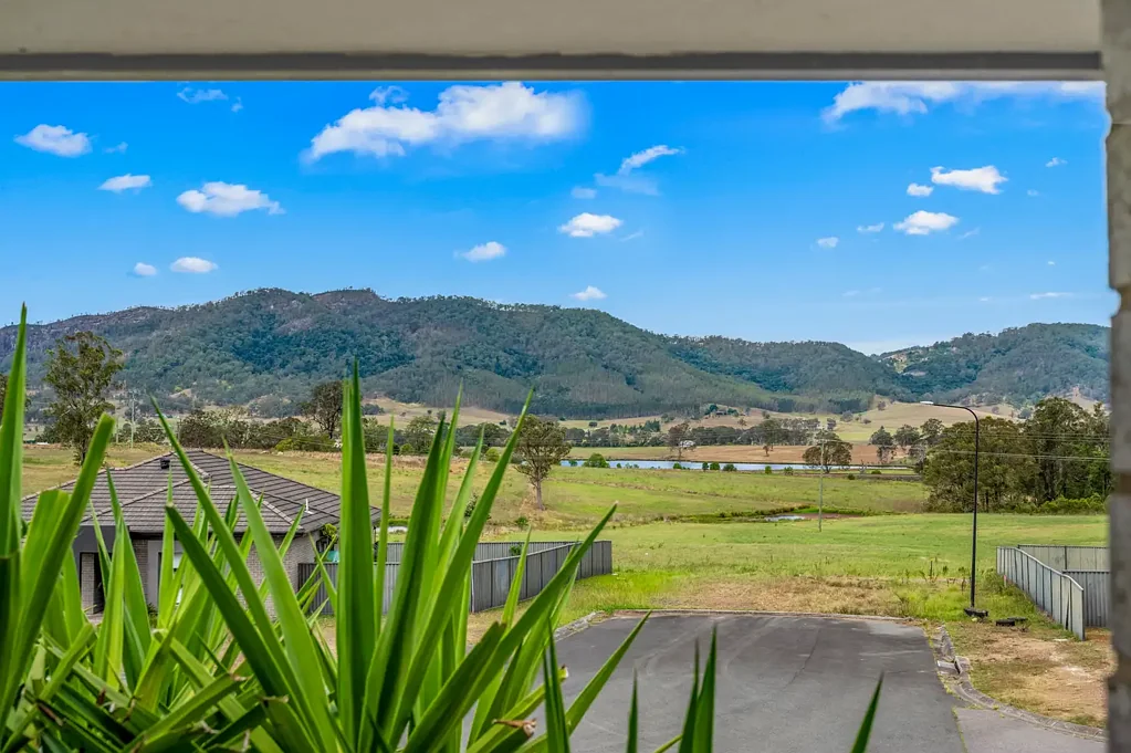 18 Farley Parade, Gloucester, NSW 2422