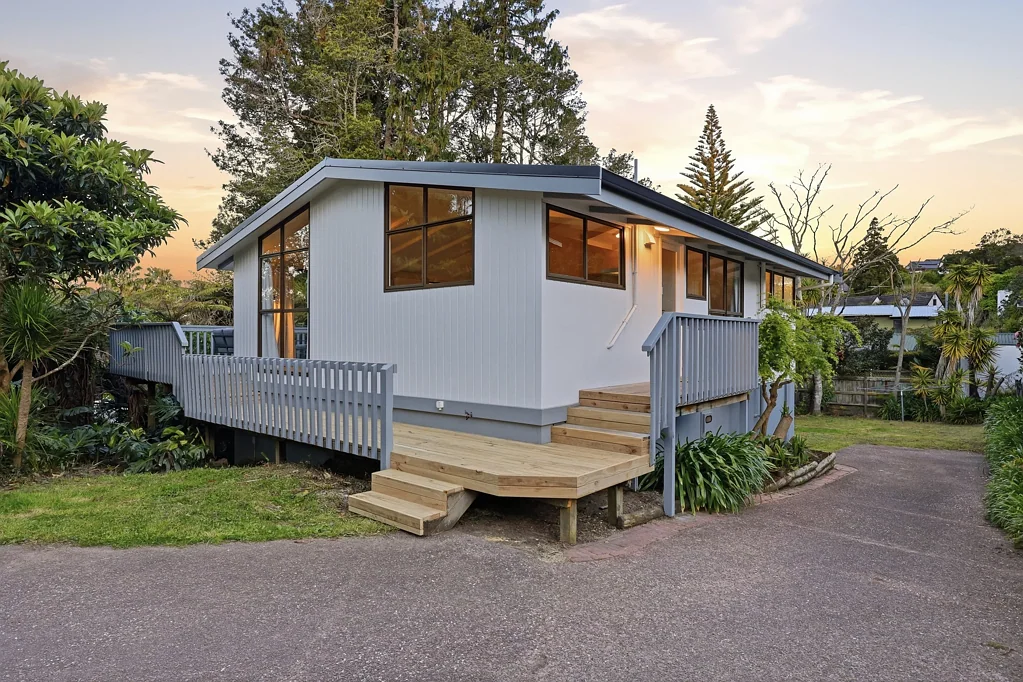 Beach Haven 2 Bedroom Renovated, Refreshed & Ready for You!