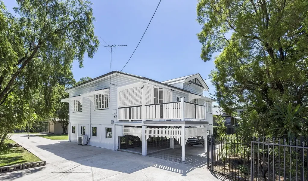 Sadliers Crossing 2कमरा Charming Queenslander on 4,067m² Absolute Riverfront – A Unique Off-Grid Lifestyle Minutes from the CBD