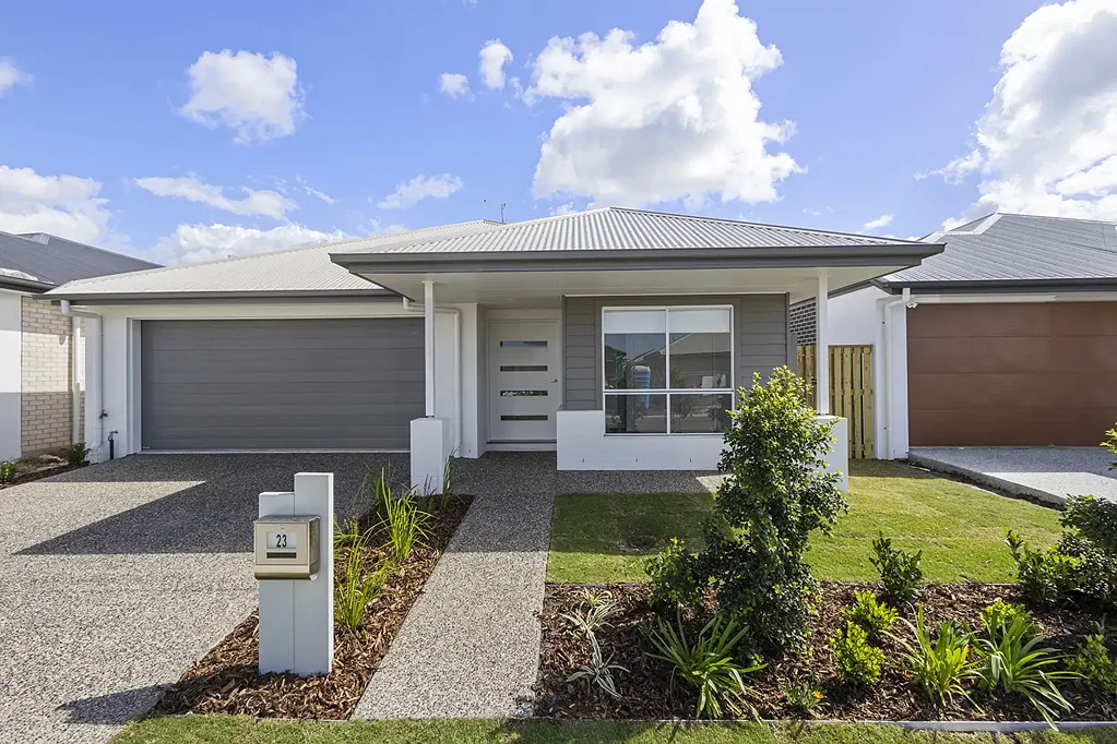 Contemporary Family Sanctuary with Seamless Indoor–Outdoor Living in Lilywood