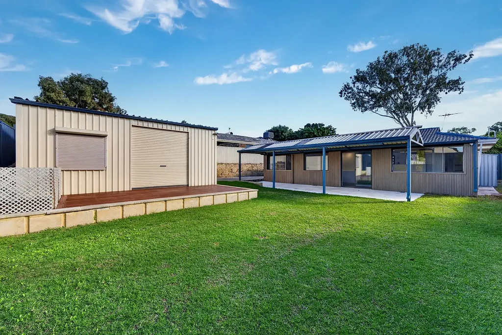 Heathridge 4房  The Complete Family Package with a Huge Powered Workshop & Drive-Through Access!