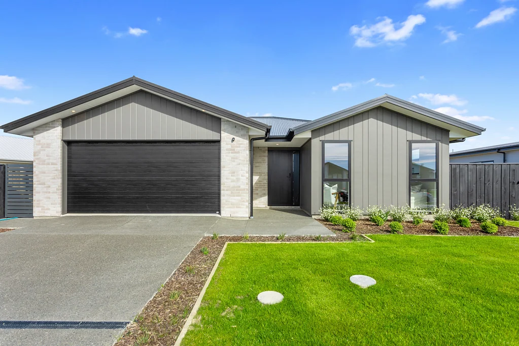 Lincoln 4房  Modern Family Home In Prime Lincoln Location