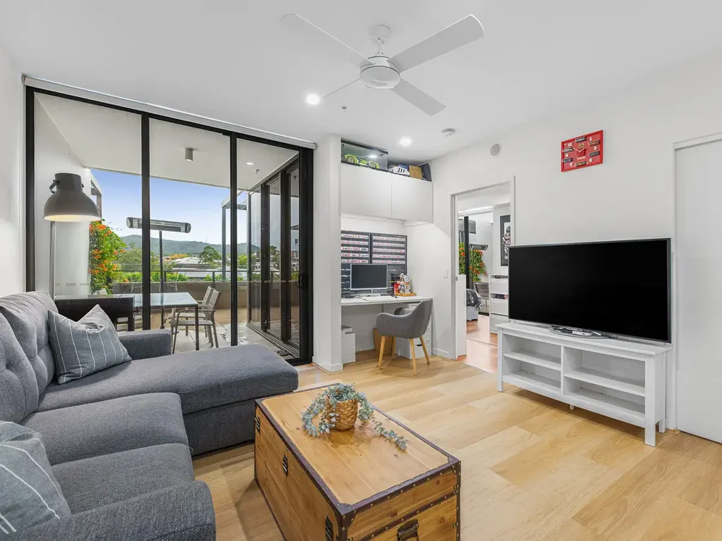 Toowong 1房 现代装修 一居室公寓 宽敞露台 山景 中心地段 Toowong Village 步行便利 高端屋顶设施 无边泳池 Large One-Bedroom Apartment with Mountain Views in the Heart of Toowong