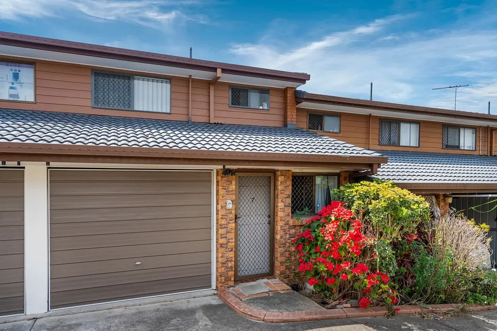 Woodridge 2Moenga Low-Maintenance Townhouse with Secure Rental Income