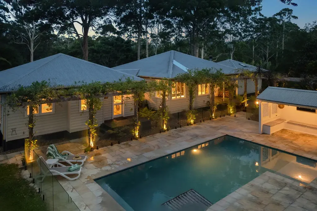 Doonan 4房  Luxe Acreage Haven with Pool & Gardens