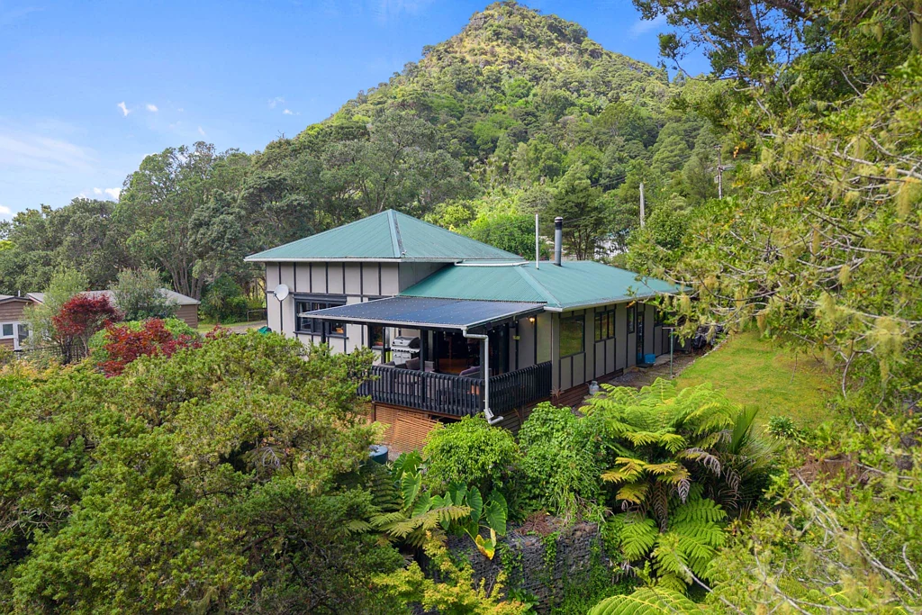 Huia 4ห้องนอน Huia’s Best-Kept Secret: Timeless Retreat