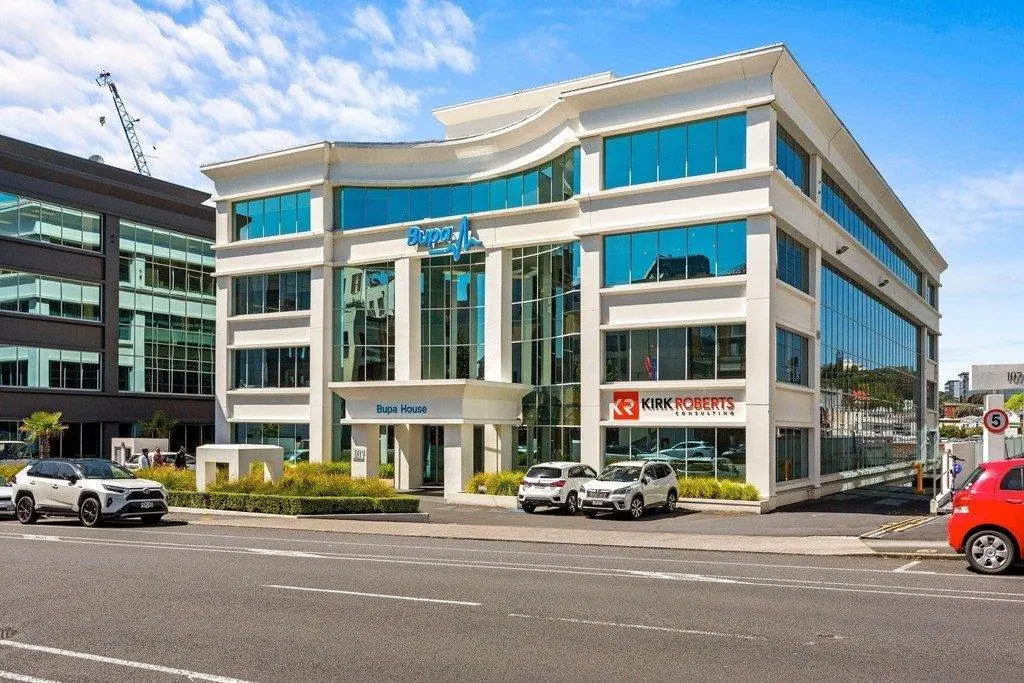 Newmarket PREMIUM OFFICE WITH 15 PARKS AND NAMING RIGHTS