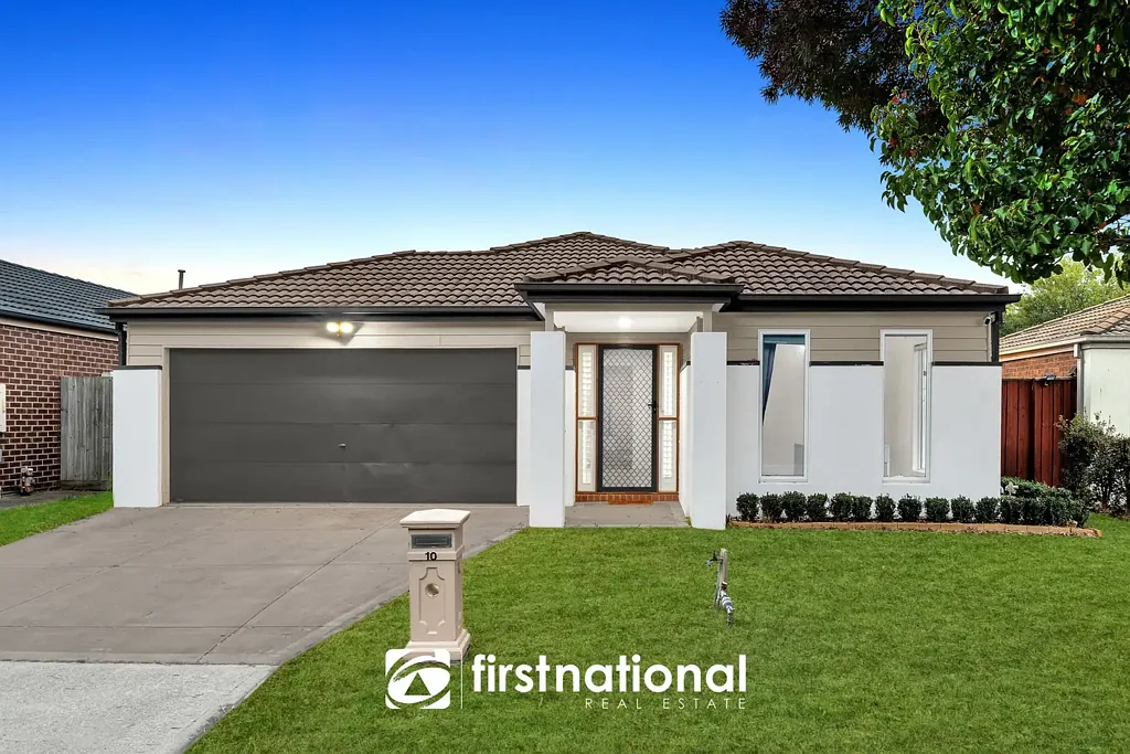 Family-Sized Comfort Opposite Parklands!