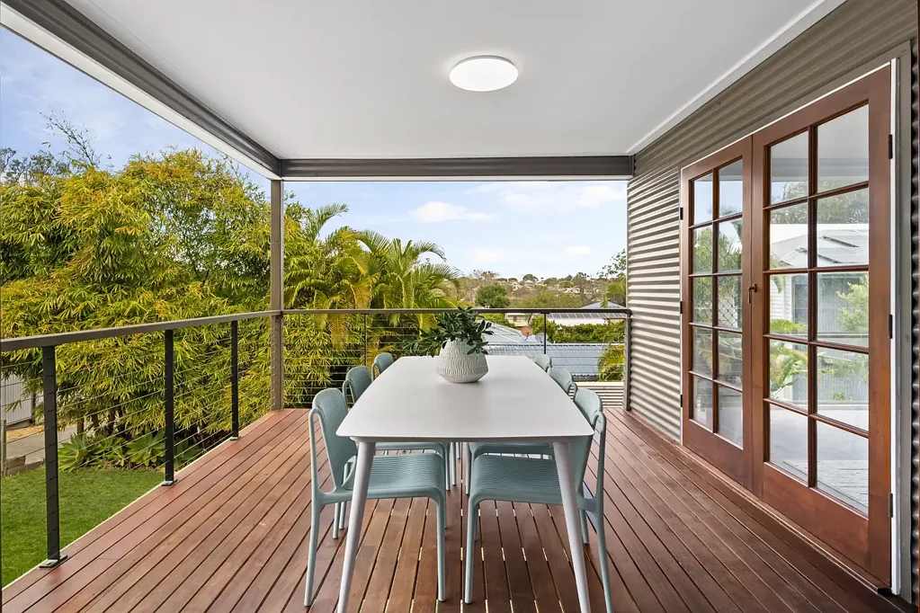 Geebung 5房 翻新内饰、高架景观和灵活的六卧室布局 Renovated Interior, Elevated Views And Flexible Six-bedroom Layout