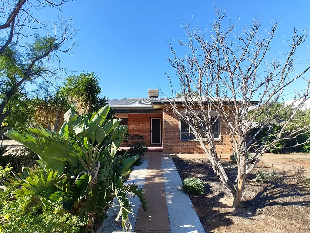 Port Augusta 2ห้องนอน Renovated Solid Brick Home on a Massive 1,858sqm Allotment