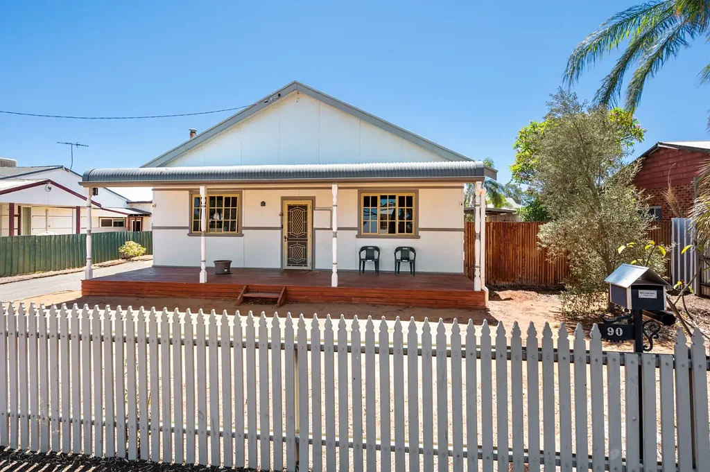 90 Killarney Street, Hannans, WA 6430