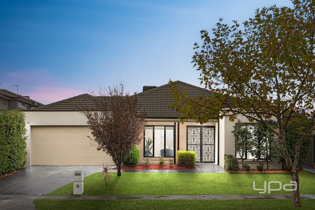 Point Cook 4ห้องนอน A North Facing Beauty - Space, Style & Serenity Await !