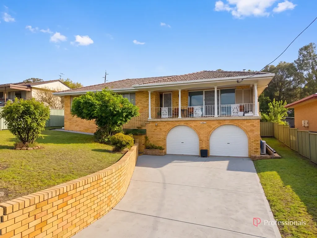 Armidale 3房  Solid Brick Home with Space & Style