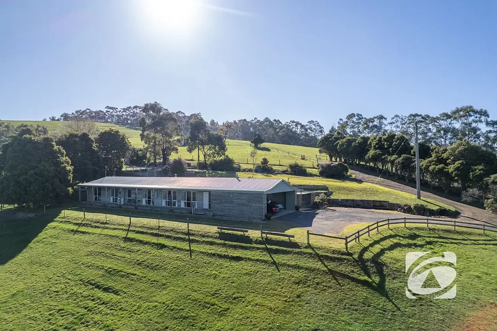 Pakenham 4ห้องนอน Elevated Homestead With Breathtaking Views On 36 Acres*