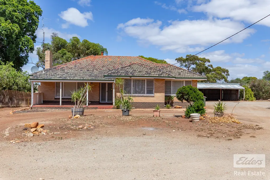 Northam 3 Bedroom Spacious Farmhouse-Style Property with Avon Valley Views