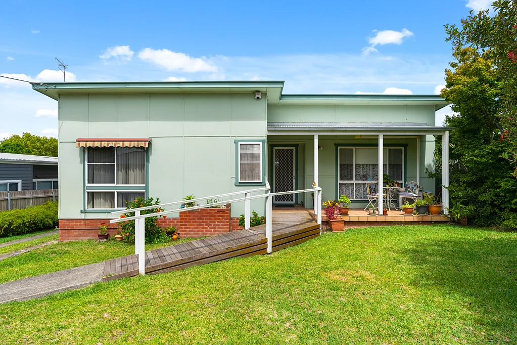 4 Lynburn Avenue, Bomaderry, NSW 2541