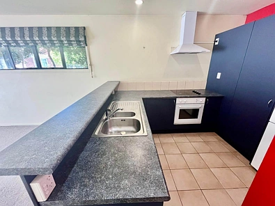 3 Bedroom Home Walking distance to Middlemore ...