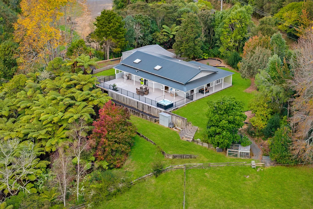 Hunua 3房 逃离喧嚣，不必远离城市：Hunua溪畔雅居，让你在鸟语花香中，重新定义“富有”！ Country Living with Stream, Bush & Lifestyle Land