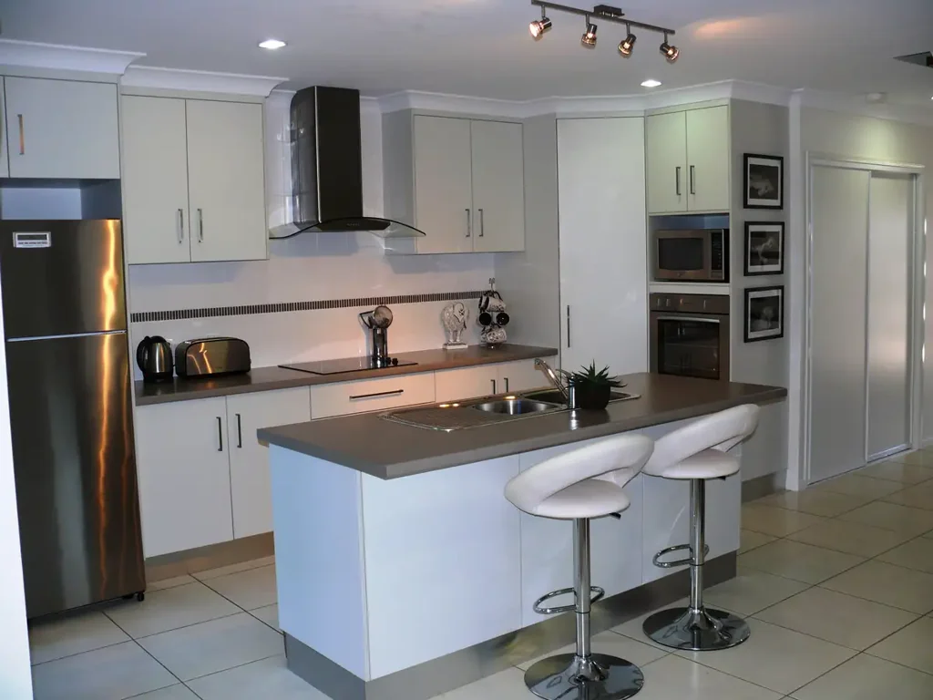 Blacks Beach 3房  TOWNHOUSE WITH NO BODY CORPORATE FEES!