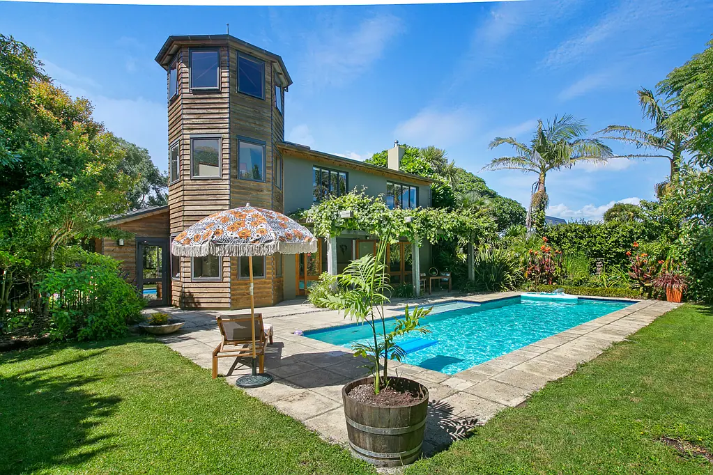 Oakura 4 Bedroom PRIVATE OASIS - POTENTIAL PLUS