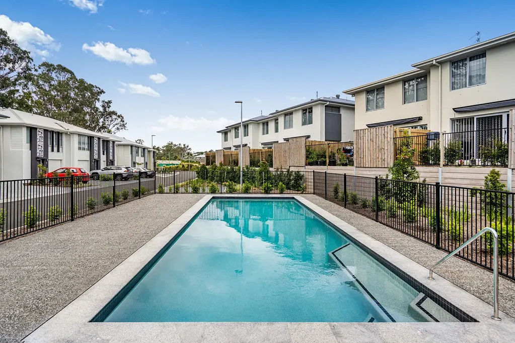 Boutique 3 Bedroom Townhouse   ***** BREAK LEASE****