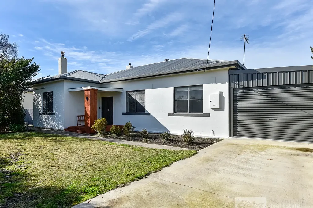 Millicent 3 Bedroom Solid Limestone Home on a Generous Allotment in a Prime Location