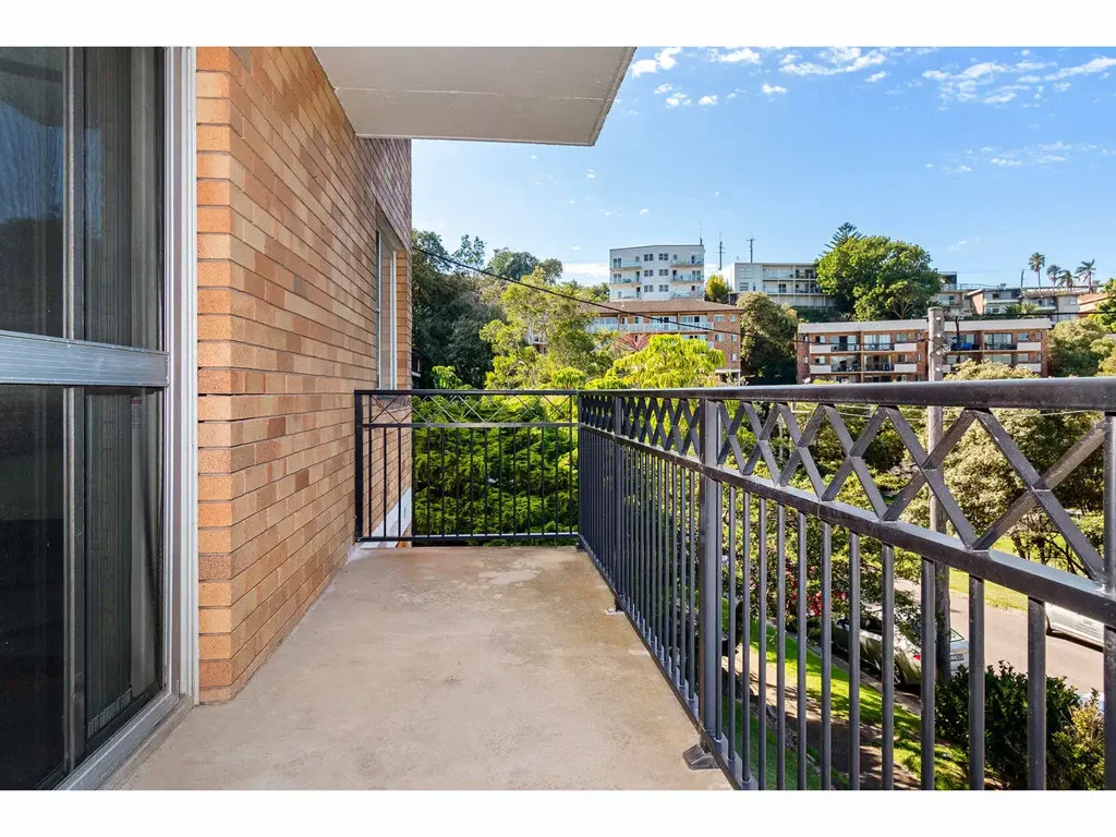 ENJOY THE BEST OF BEACH AND CITY LIVING FROM THE HILL