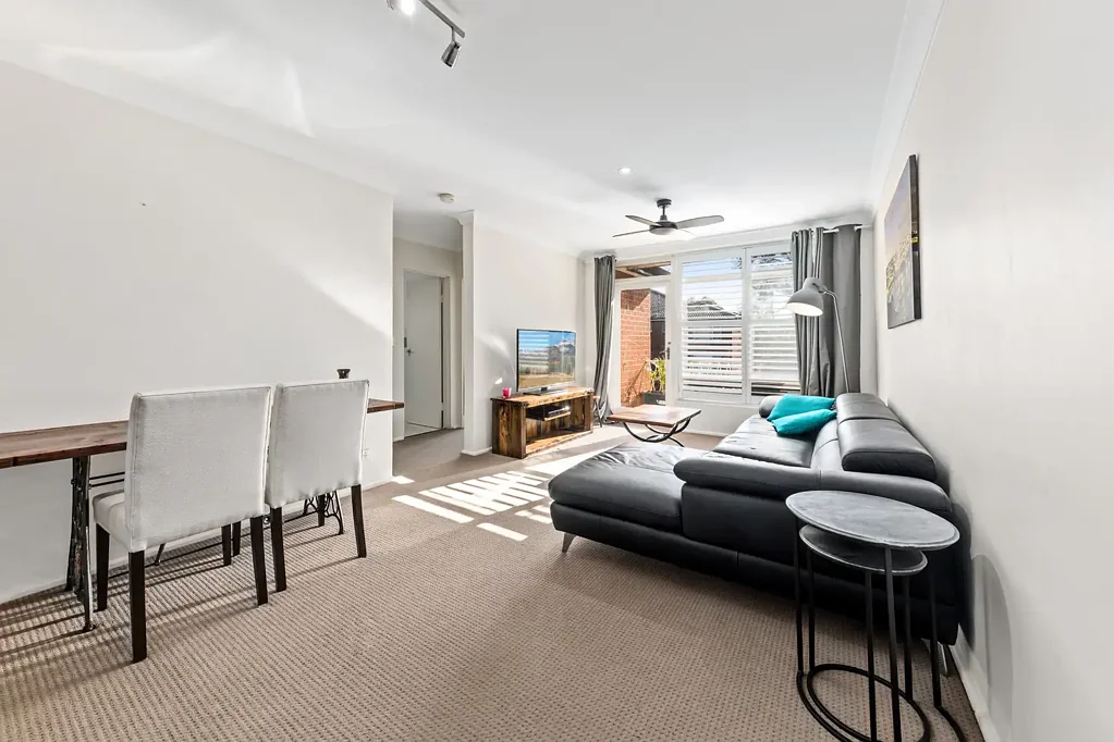 MODERN & LOCATION