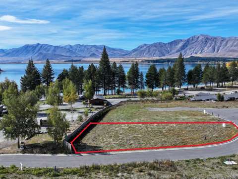 Lake Tekapo  Section in Pure Splendour: Station Bay Lake Tekapo