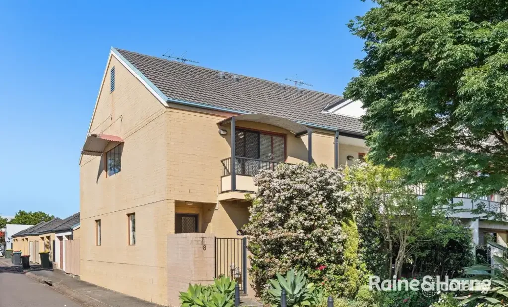 Stunning 3-bedroom townhouse in sought after location