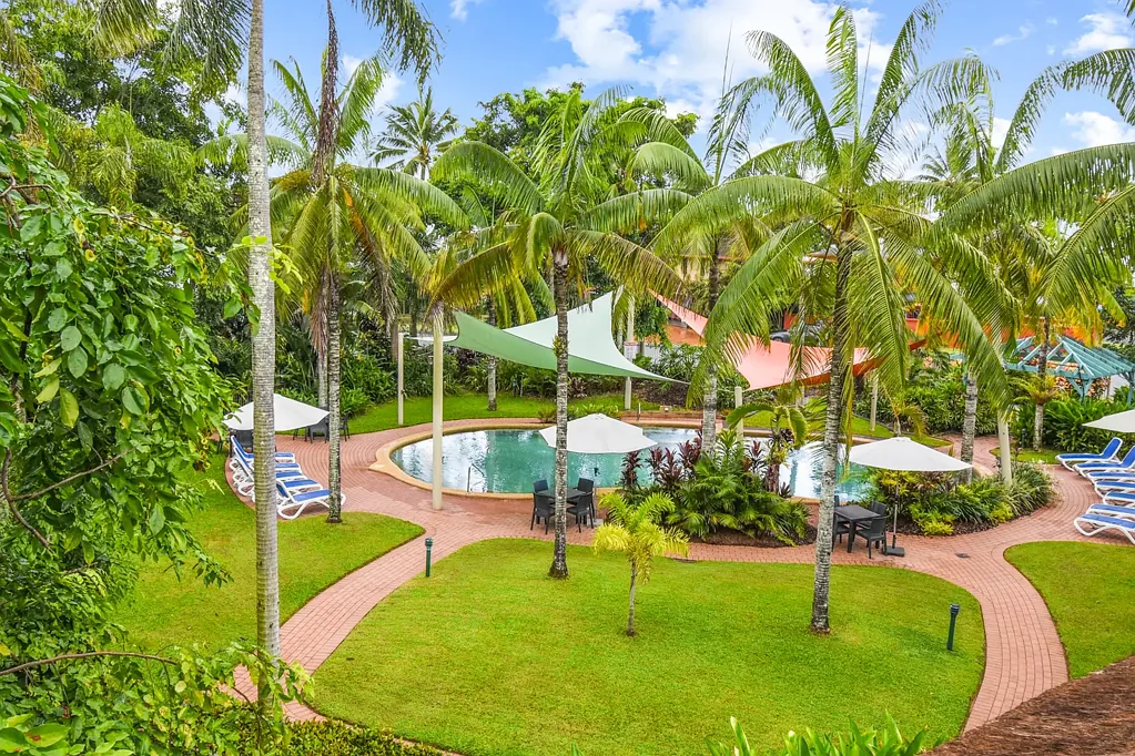 Holloways Beach 1房  Coastal Investment Opportunity | Fully Furnished One-Bedroom Unit