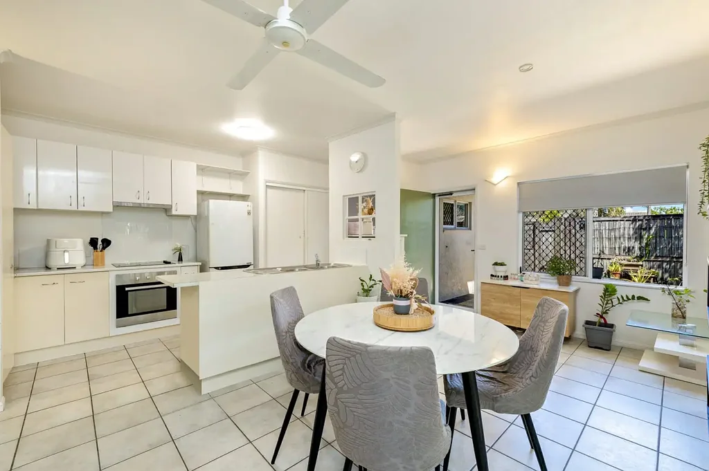 Manoora 3房  Single Level 3 Bedroom, 2 Bathroom Villa in Sought After Location