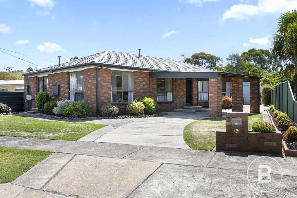 32 Hinkler Avenue, Sebastopol, VIC 3356