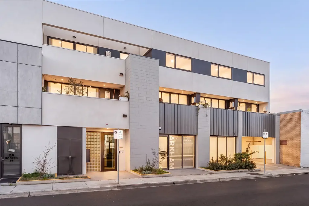 Coburg 2 Slaapkamer A Beautifully Presented Retreat with Magnificent City Views