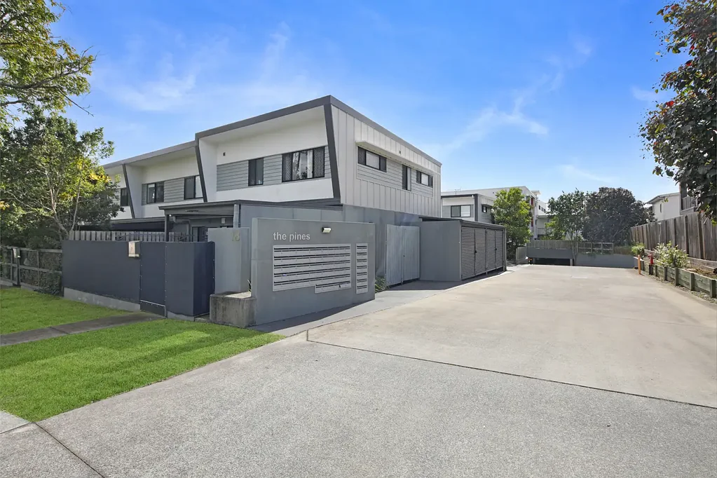 Coopers Plains 2房 公园对面 便捷交通 优质学区 自然采光 宽敞阳台 精致双卧 现代厨电 Perfect First home or Investor Opportunity