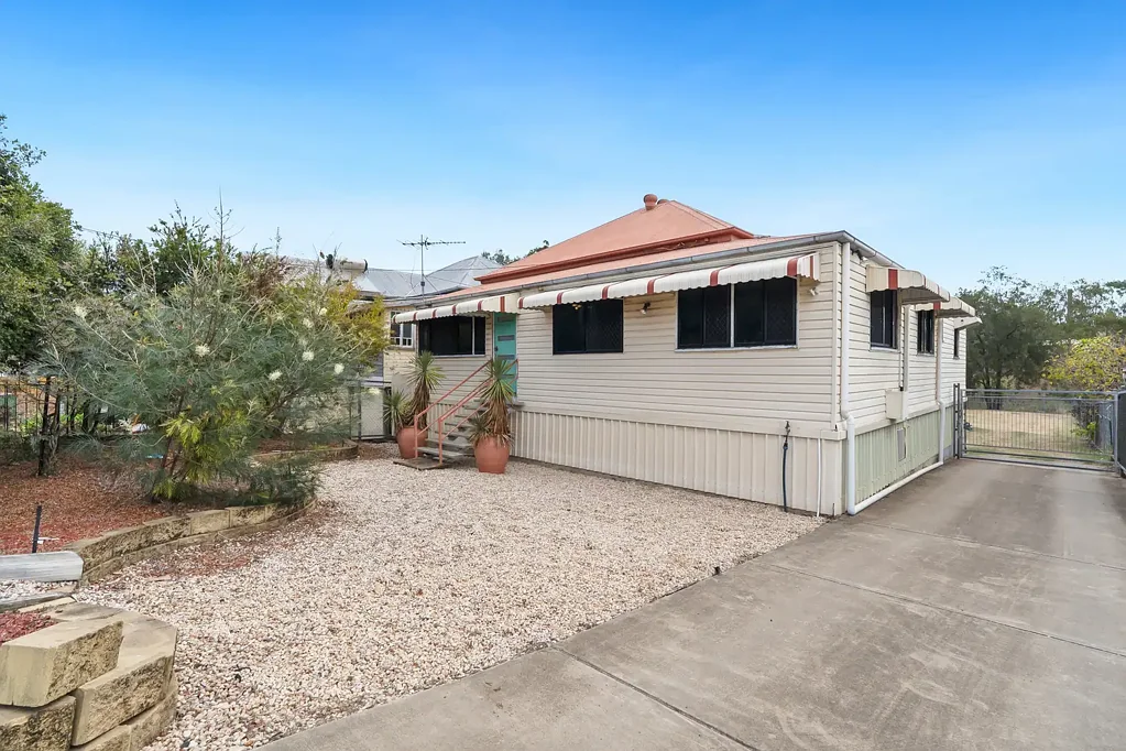Mount Morgan 3침실 Character-Filled Home with Space, Storage & a Generous Backyard