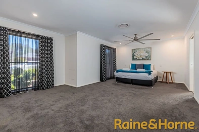 77 Lakeside Circuit, Dubbo, NSW 2830, 4房, 2浴, House