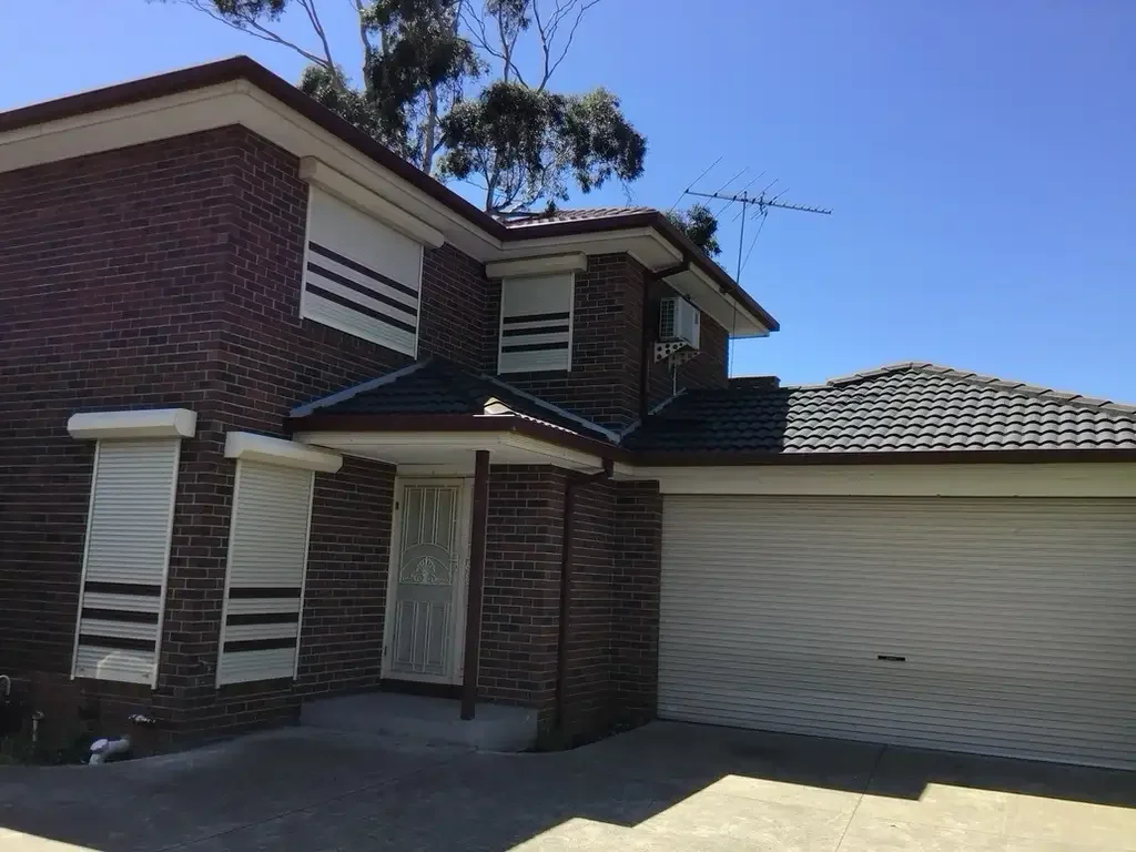 MODERN AND SECURE TOWN HOUSE IN A CENTRAL LOCATION