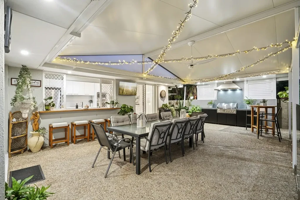 Clear Island Waters 4Zimmer An Elegant North Facing Home with so much to Offer!