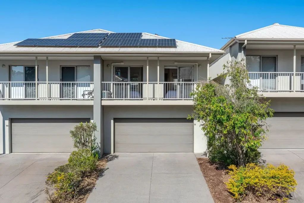 Stylish, Modern Townhouse in Wakerley!