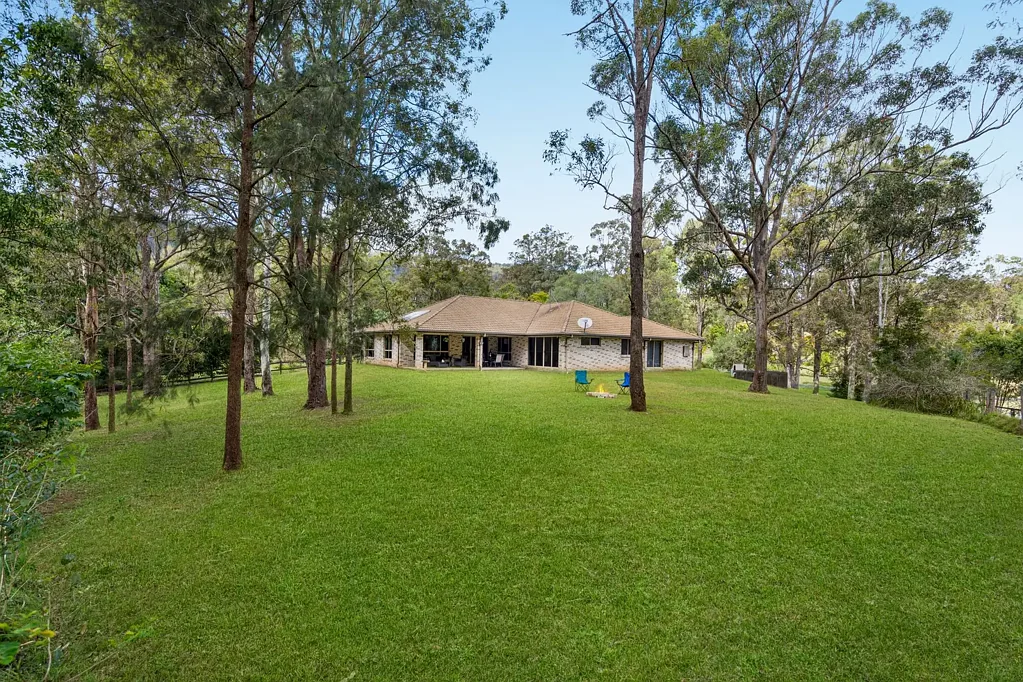 Boyland 5 Bedroom Stunning Family Home on Expansive 4000 sqm Block
