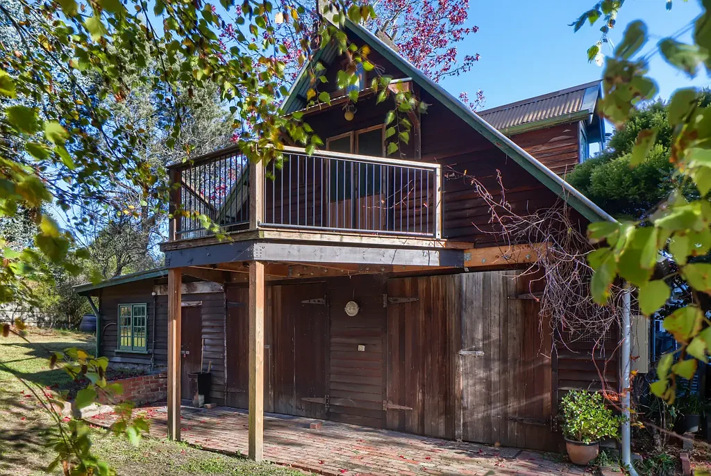 Healesville 1 Bedroom Two Storey Charming Rustic Cottage